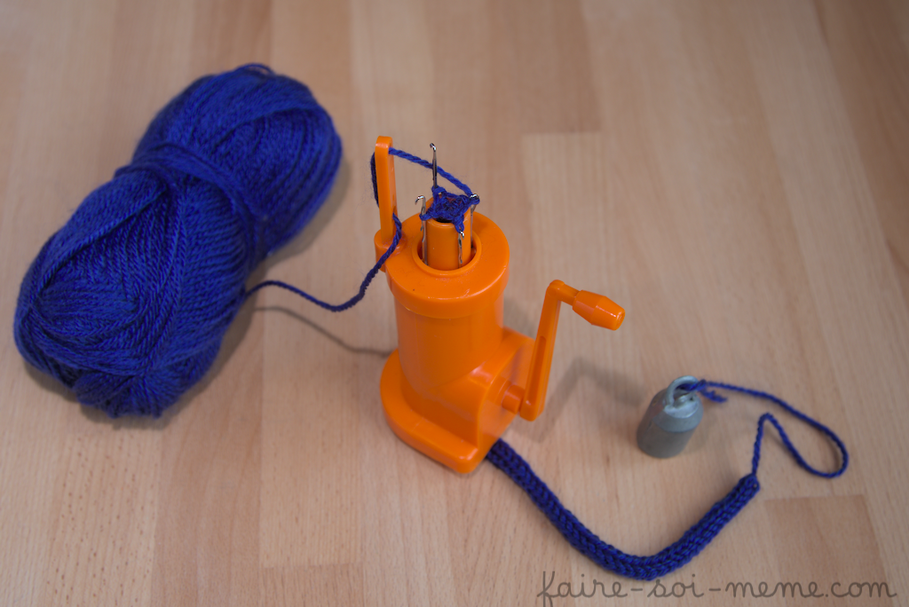 Étape 5 : montage d'un tricotin mécanique