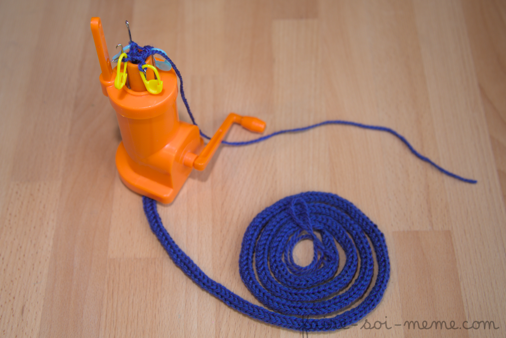 Étape 6 : montage d'un tricotin mécanique