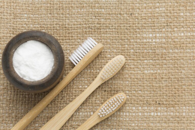 3 recettes avec du bicarbonate de soude pour les dents